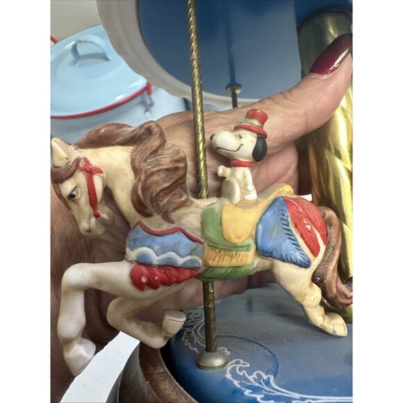 Peanuts / Snoopy Willitts #8113 Music Box: Merry Go Round Plays " Tales From .. - Picture 9 of 10